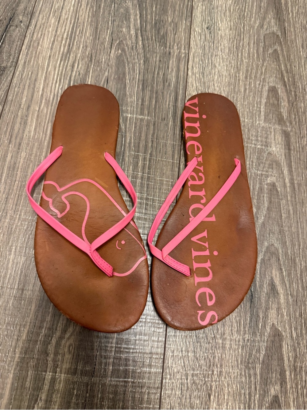 Vineyard Vines Women’s Hot Pink Leather Flip Flops Size 7